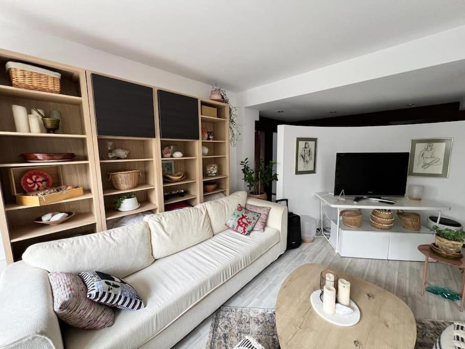 Kazanlak Large Guest House Apartment Near The Center With Full Kitchen & Dining Room, King Beds, Garden Patio, Free Parking & Self Check-In Eksteriør billede