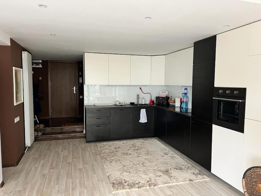 Kazanlak Large Guest House Apartment Near The Center With Full Kitchen & Dining Room, King Beds, Garden Patio, Free Parking & Self Check-In Eksteriør billede