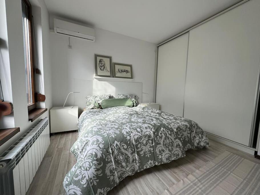 Kazanlak Large Guest House Apartment Near The Center With Full Kitchen & Dining Room, King Beds, Garden Patio, Free Parking & Self Check-In Eksteriør billede