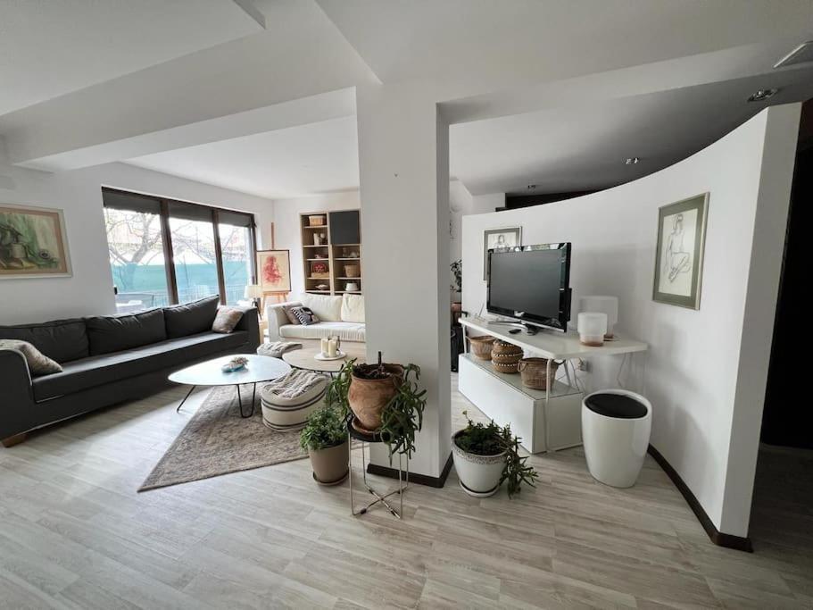 Kazanlak Large Guest House Apartment Near The Center With Full Kitchen & Dining Room, King Beds, Garden Patio, Free Parking & Self Check-In Eksteriør billede