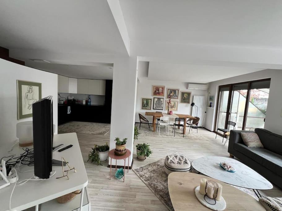 Kazanlak Large Guest House Apartment Near The Center With Full Kitchen & Dining Room, King Beds, Garden Patio, Free Parking & Self Check-In Eksteriør billede