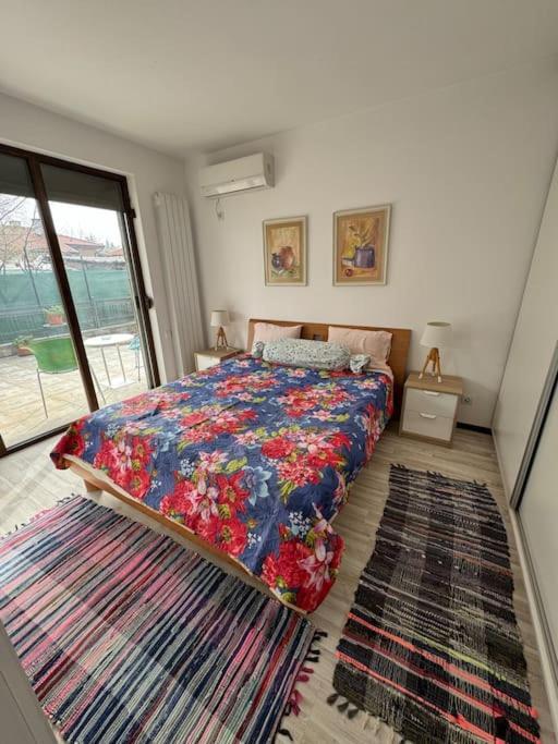 Kazanlak Large Guest House Apartment Near The Center With Full Kitchen & Dining Room, King Beds, Garden Patio, Free Parking & Self Check-In Eksteriør billede