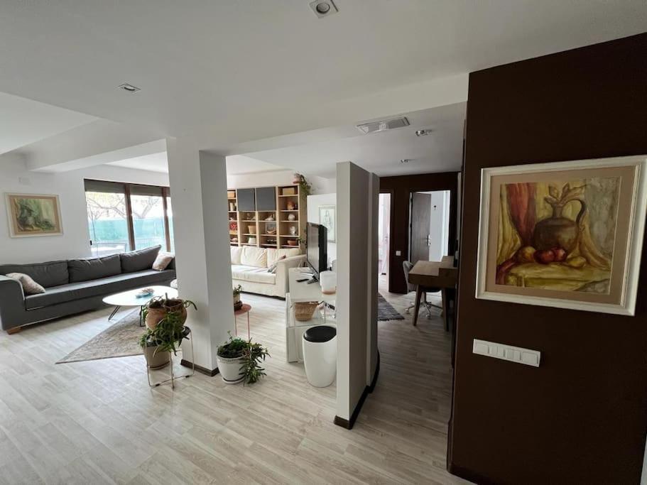 Kazanlak Large Guest House Apartment Near The Center With Full Kitchen & Dining Room, King Beds, Garden Patio, Free Parking & Self Check-In Eksteriør billede